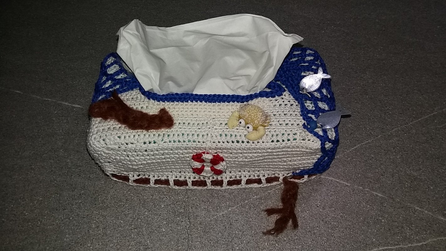 Maritime Schnüffeltuch-Box / gehäkelt