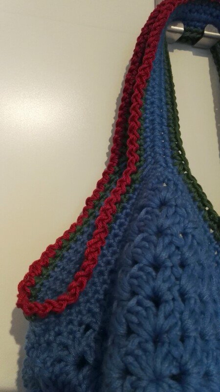 Häkelanleitung Umhängetasche, mit "3-D Rosen" Granny Square