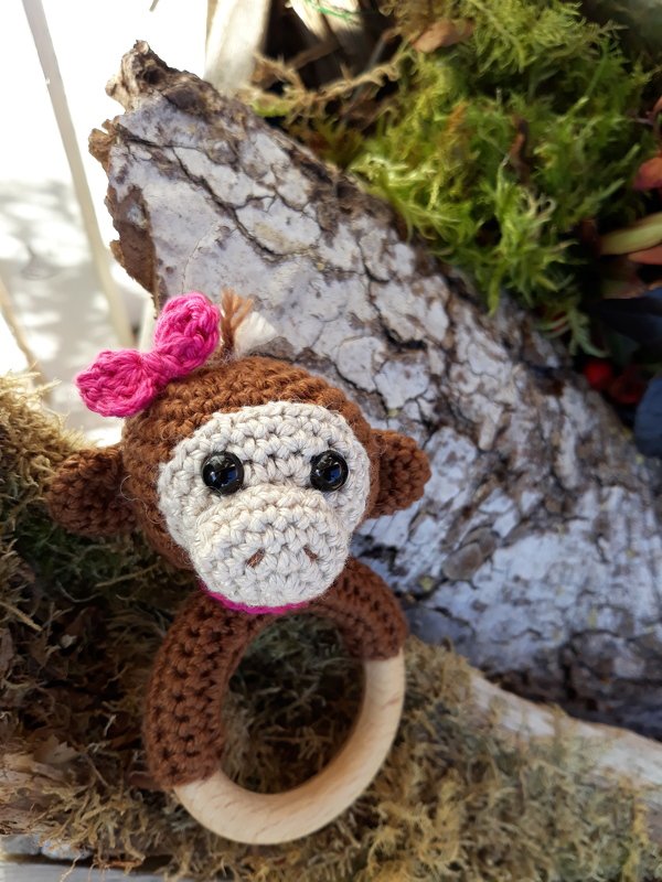 Häkelanleitung Affenrassel mit Holzring