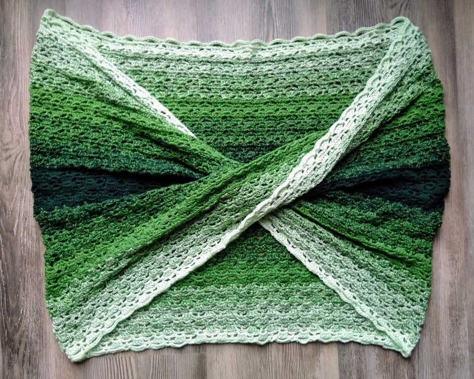 Crochet pattern cowl // infinity scarf // Moebius scarf Fanny