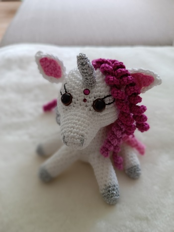 Ich habe mich glatt verliebt 😊 Hoffentlich kommt es auch so beim Geburtstagskind an.
Vielen Dank für die schöne Anleitung!
LG