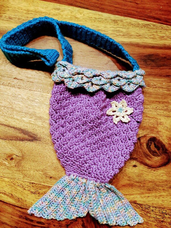 + MEERIA + Meerjungfrauentasche mit Blüten häkeln, Mädchentasche, Handtasche, für alle Größen zu arbeiten