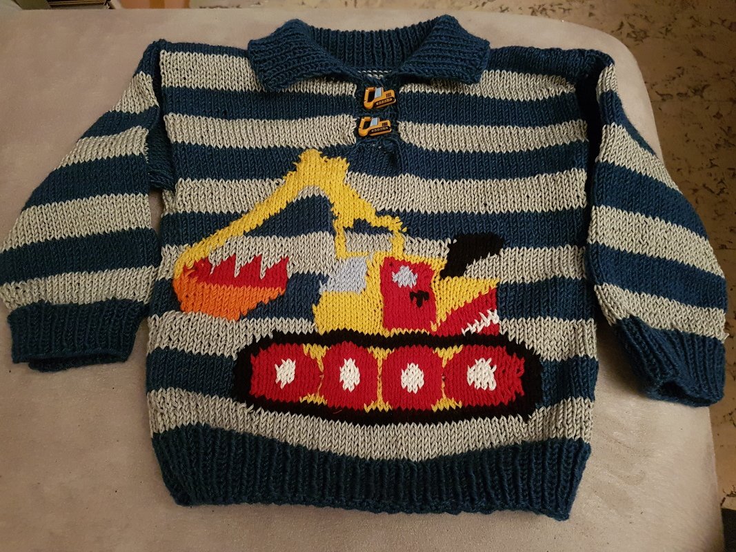 Sweater in 2 sizes - with 2 motifs - Knitting pattern