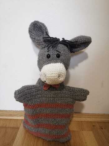 Für meine erste Handpuppe ist der Esel super süß geworden!
Tolle Beschreibung und leicht verständlich!