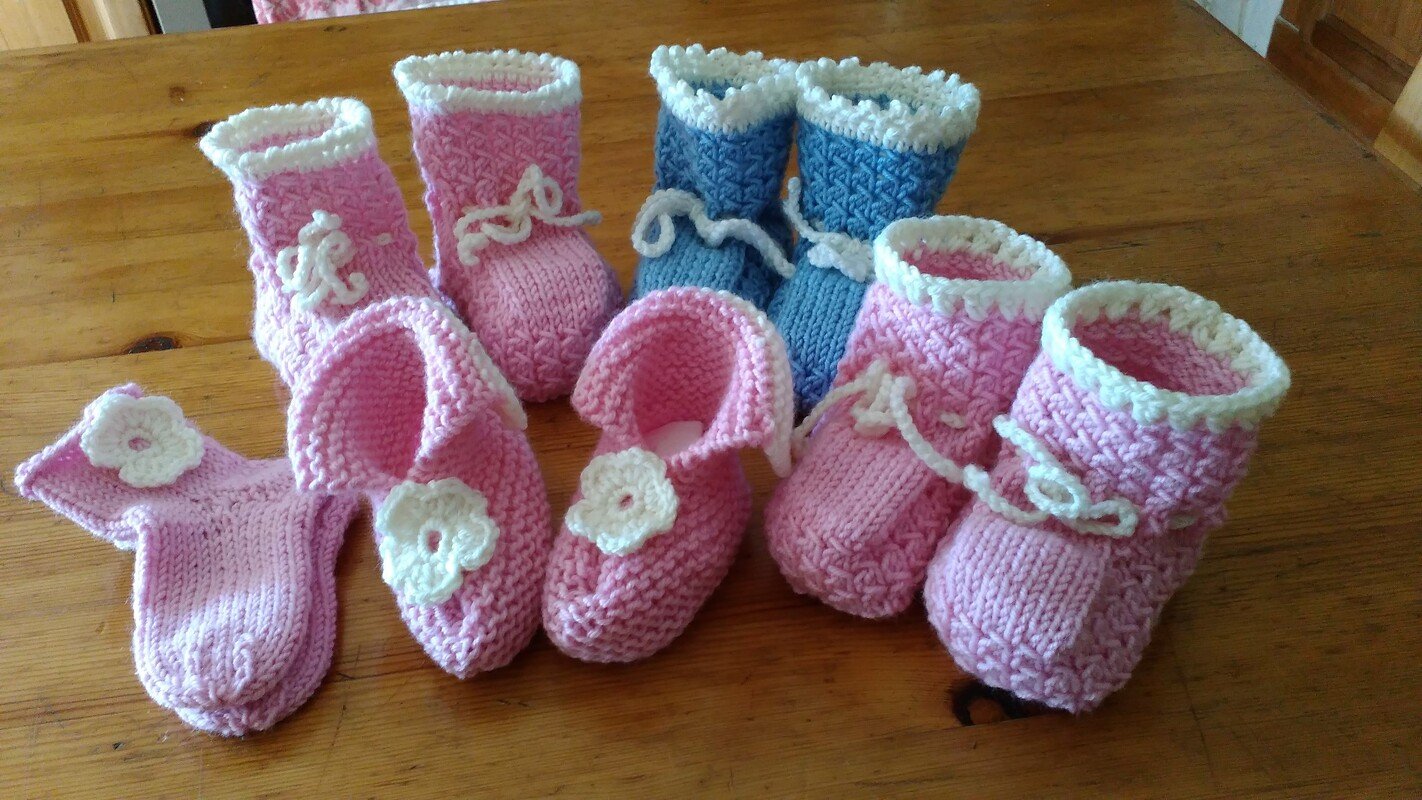 Strickanleitung Babyschuhe, Booties, Sohlenlänge ca. 9 cm, Flechtmuster
