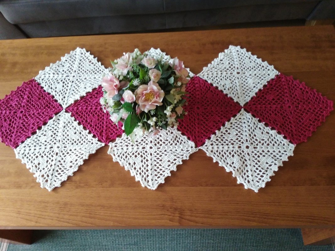 Häkeln / Tischläufer "Grannystyle mit Herz"