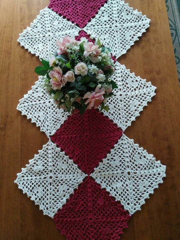 Häkeln / Tischläufer "Grannystyle mit Herz"