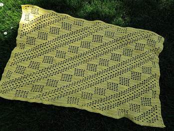 Eine von 2 Gardinen für mein Küchenfenster ;-)  gehäkelt aus 4fädigem Bobbel ohne Verlauf (Zauberei von Traumgarne.de) mit NS 3,0