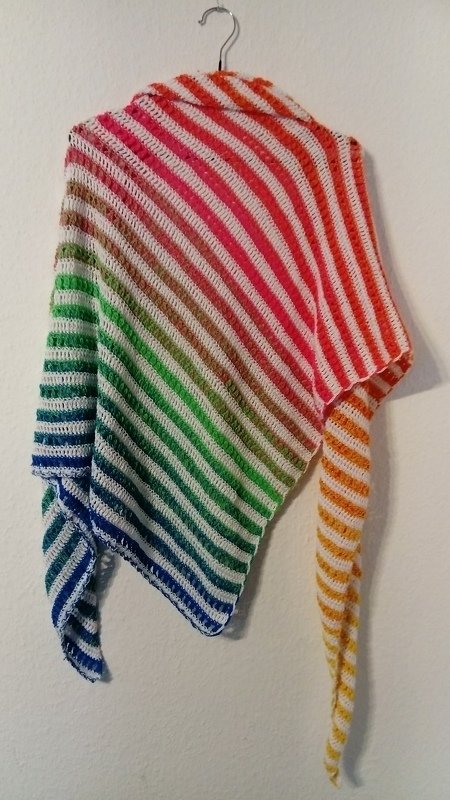 "Magic Strip 1.0" gehäkeltes Dreieckstuch / Schal / Stola