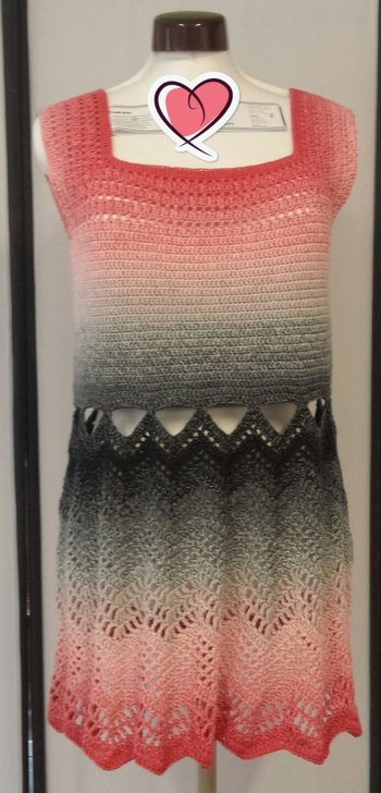 Tolle Anleitung,  tolles Teil! Könnte gar nicht aufhören und so War das Kleid von Samstag bis Donnerstag fertig  und Nr.2  ist in Arbeit.
Daumen hoch! ????