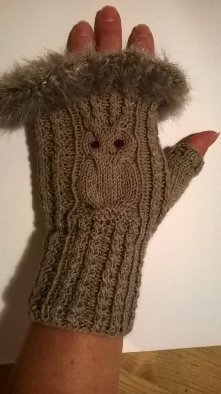 Handstulpen/Pulswärmer "Eulentanz" für Erwachsene gestrickt