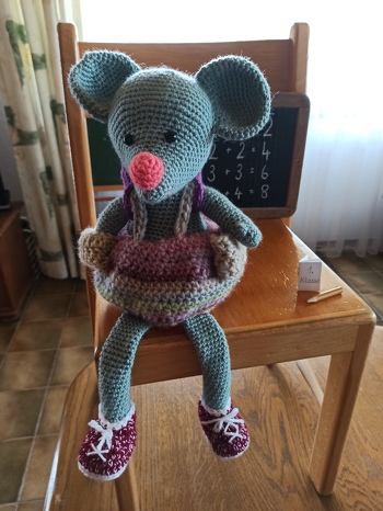 Mein 2. Primus besucht jetzt die Schule. In die Hose muss er noch hineinwachsen