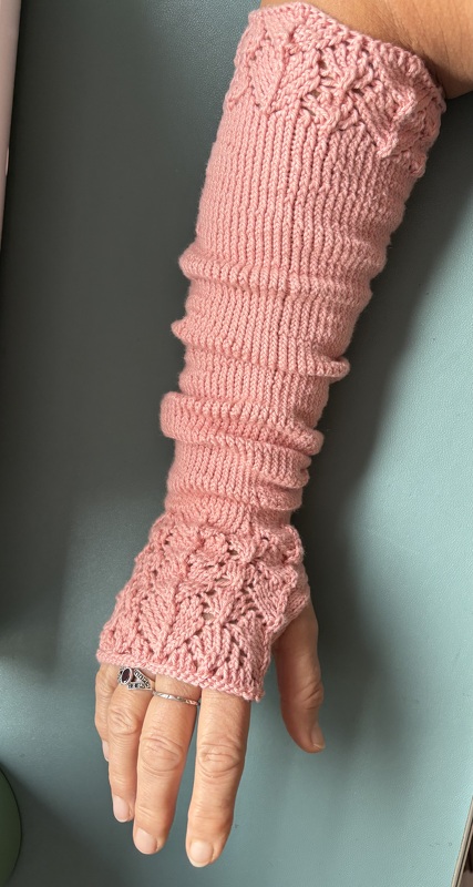 Leah Mitts - Knitting pattern