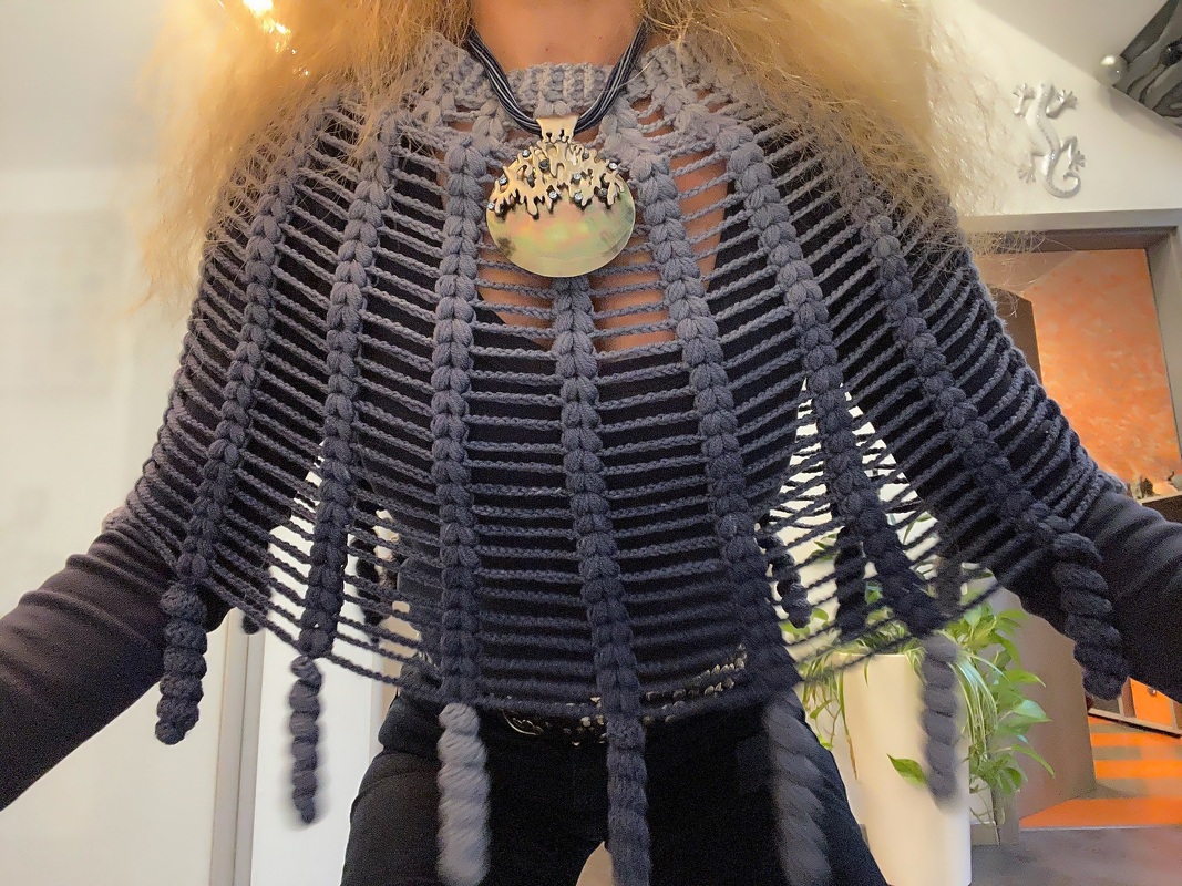 bezaubernder Schulterschmeichler NICOLA