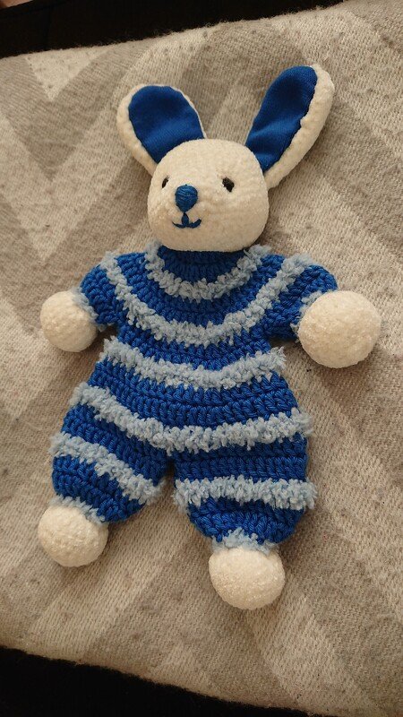 Häkelanleitung: Kuschelhase Hoppel