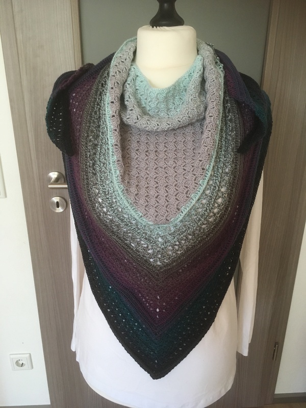 Häkelanleitung Tuch // Dreieckstuch // Halstuch Karma