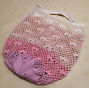 Danke für die schöne Anleitung! Habe noch ein paar Reihen mehr gearbeitet, da mir selbst das große Netz etwas klein vorkam. Hat Spaß gemacht und war ruckzuck fertig!