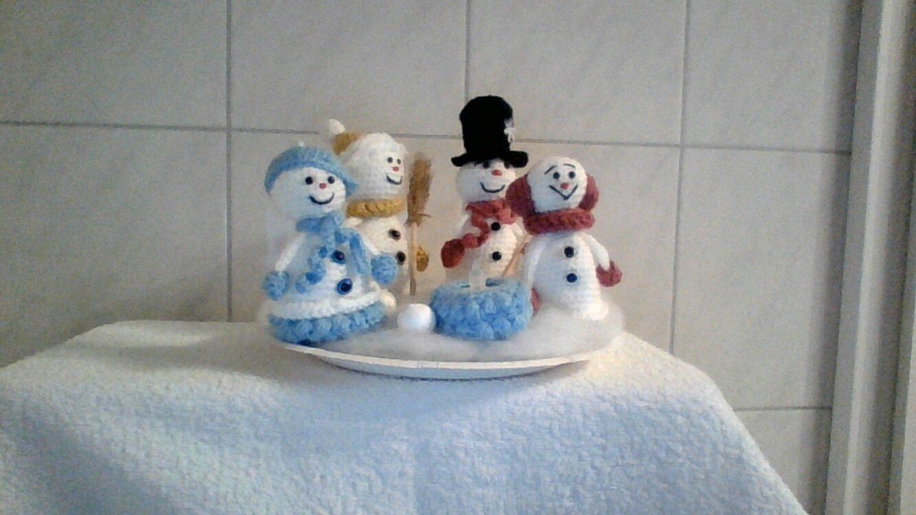 5tlg Schneemann Familie Tischdeko beleuchtet oder Eierwärmer mit Eisscholle