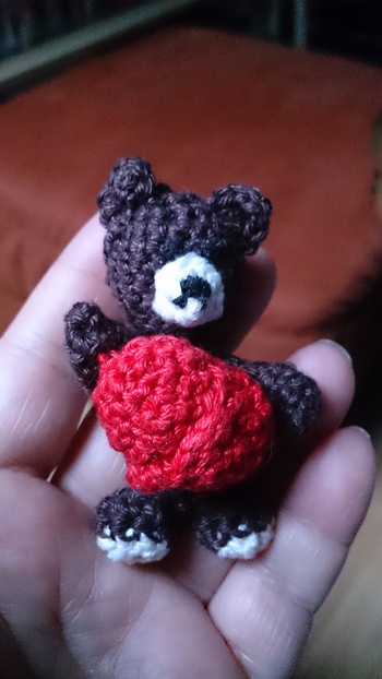 Das ist/war mein Weihnachtsgeschenk für meinen Mann. Er liebt Bärchen. Vielen Dank für die Anleitung, es hat richtig Spaß gemacht die nachzuhäkeln. Es war ein voller Erfolg!  