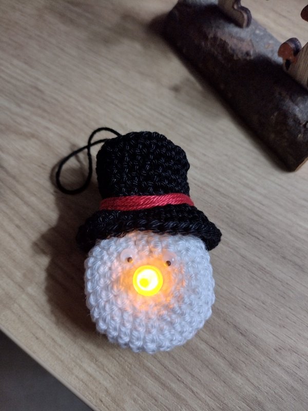 Häkelanleitung Schneemann mit leuchtender Nase - Amigurumi