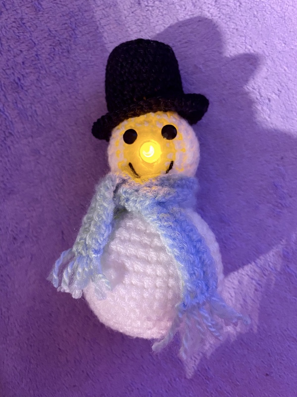 Häkelanleitung Schneemann mit leuchtender Nase - Amigurumi