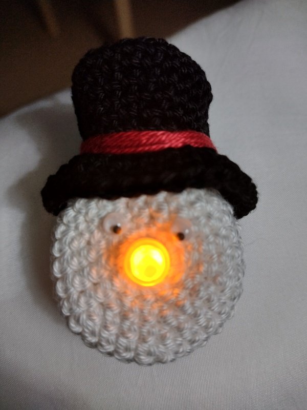 Häkelanleitung Schneemann mit leuchtender Nase - Amigurumi
