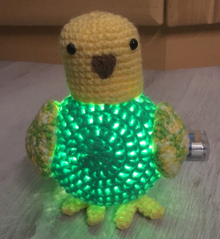 Wellensittich mit Beleuchtung, Häkelanleitung in Deutsch