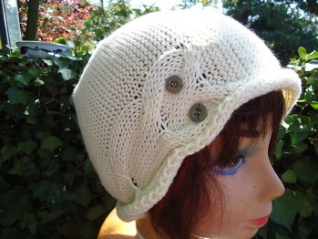 Ich habe die Mütze für meine Schwiegertochter gestrickt, sie ist sehr gut angekommen.