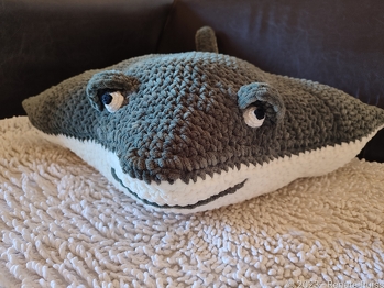 - auch ich habe mich mal an Dieter versucht und es hat mir sehr viel Spaß gemacht. Bei mir war im Inneren auch nur für ein 40er Kissen platz, sonst aber genau nach Anleitung, und alles prima...🤗