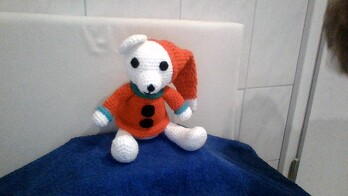 Der Teddy ist noch rechtzeitig fertig geworden. Die Anleitung ist sehr gut. Es hat alles wunderbar geklappt.. Gerne wieder.