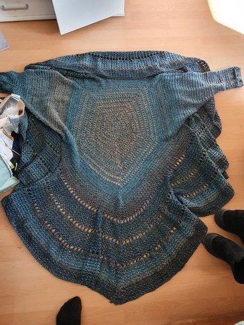 Kreisweste/Jacke Fünfeck von Karin Morik YouTubehttps://youtu.be/YM7Zthbxu6I