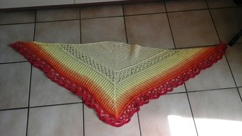 Das tuch ist einfach zu häkeln mit häkelschrift und am ende hat mann ein wunderschönes tuch. Viel spass beim nacharbeiten