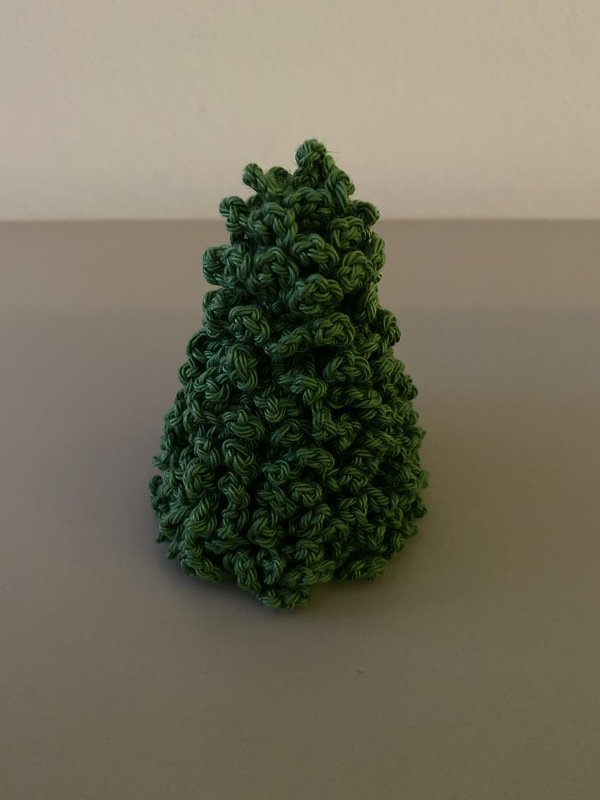Häkelanleitung kleine Tanne / Weihnachtsbaum häkeln