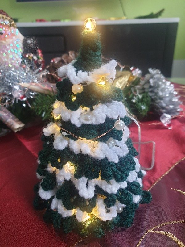 Häkelanleitung kleine Tanne / Weihnachtsbaum häkeln