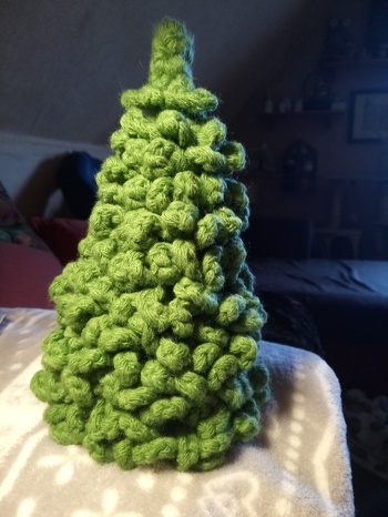 Wunderschöner Tannenbaum und einfach zu häkeln nach Anleitung die sehr verständlich ist. Selbst für Anfänger kein Problem😉