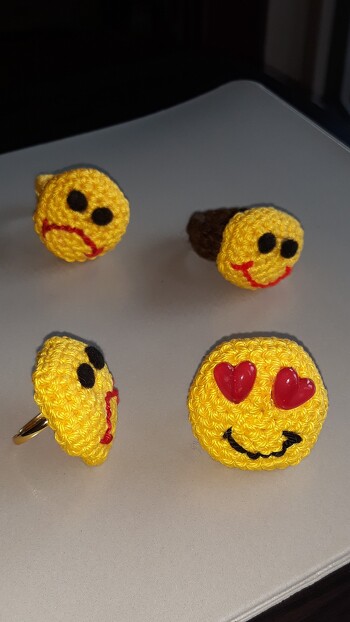 Es macht super Spass diese Ringe zu häkeln und vor allem zu tragen. Damit zaubere ich vielen Leuten ein Lächeln ins Gesicht. Super Idee, danke!!