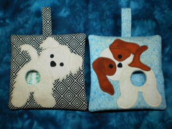 So eine süße Idee - kommt bei allen Beschenkten gut an. Das Tutorial ist toll gemacht - ganz leicht nachzuarbeiten. Bin gerade dabei verschiedene Hunderassen umzusetzen. :)