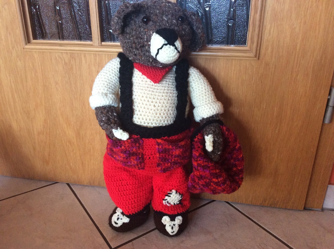 Häkelanleitung für Gabis Bärchen Freddie, ca. 45 cm groß (zusätzl. Strickanleitung für das Fellgarn)