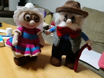 Habe auch eine Oma und Opa gemacht, habe gleich zwei gemacht für meine Cousine für ihre Mutter