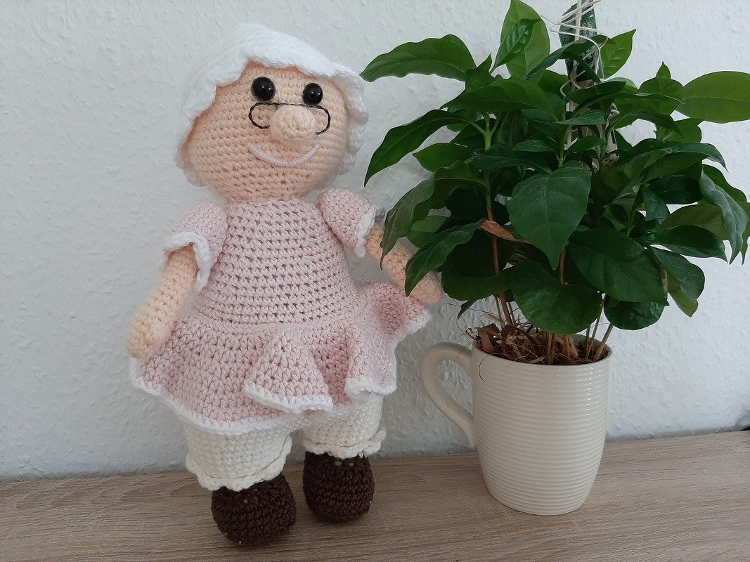 Oma Rosl Dekofigur für Großeltern zu Geburtstag Muttertag Hochzeitstag