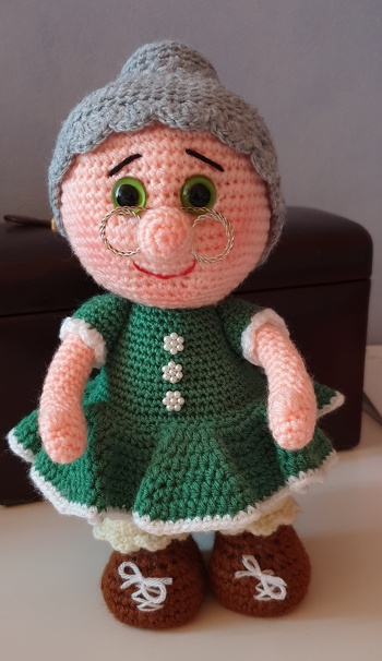 Oma Rosl ließ sich super häkeln. Sehr schöne Anleitung. Bin mit meinem Ergebnis sehr zufrieden.