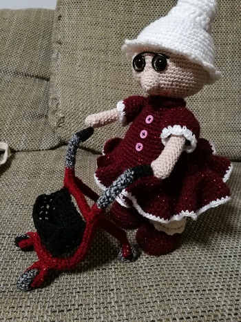 Habe für meine Nichte für ihre Mama und Papa Gemacht den Opa seht ihr bei Opa Gustl.
Hier die Oma mit Rollator .