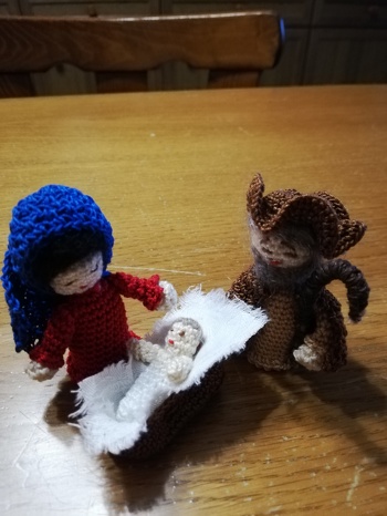 Damit die Figuren nicht zu groß werden hab ich sie aus 10er Häkelgarn gemacht. War etwas schwieriger.