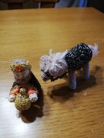 Nach der Anleitung kann man gut nacharbeiten. Meine Tiere sind etwas wackelig auf den Beinen und mein Pferd sieht eher einen Esel ähnlich. Das liegt nicht an der Anleitung.