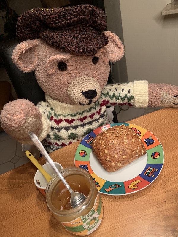 Häkelanleitung für Gabis Bär Hannes, ca. 50 cm, mit Strickpulli