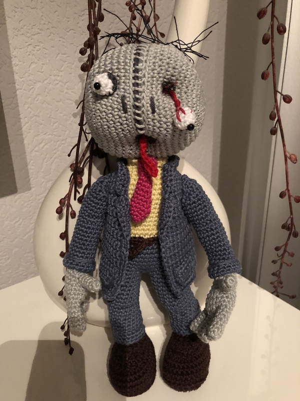 Trick or Treat - Zombie Waldemar with coffin - crochet pattern