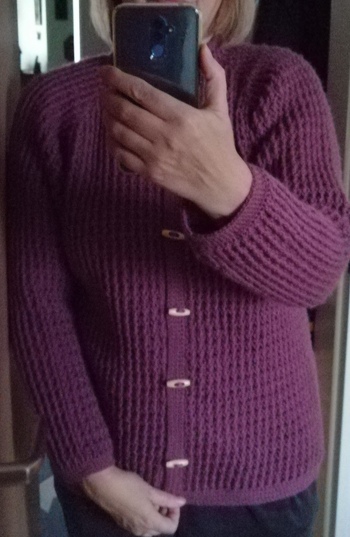 Habe für mich die Jacke ohne Kapuze gehäkelt. Verbraucht habe ich 12 Knäuel Tivoli von Hobbii