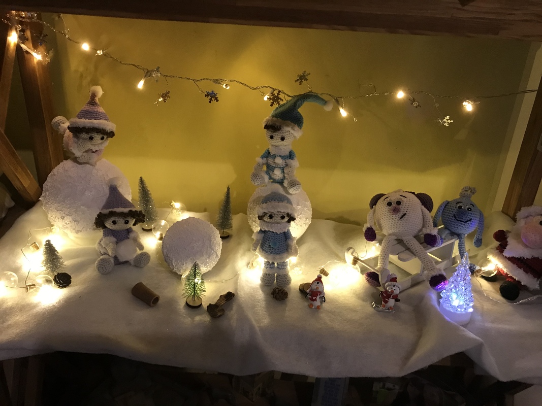 4 Winterkinder im Schnee + Anleitung für DIY Deko Schneekugeln