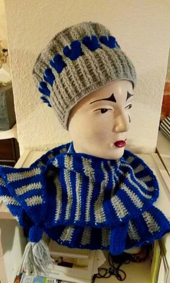 Lässt sich nach der Anleitung toll häkeln. Ich habe sie mit dem Schalkragen Candy kombiniert :D