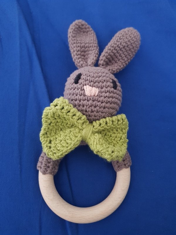 Häkelanleitung Babyrassel Hase"Gehopse"